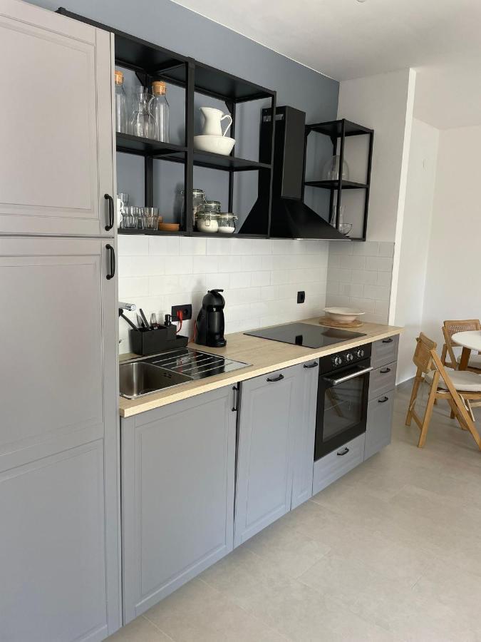 Apartment Sur La Plage Podstrana Bagian luar foto