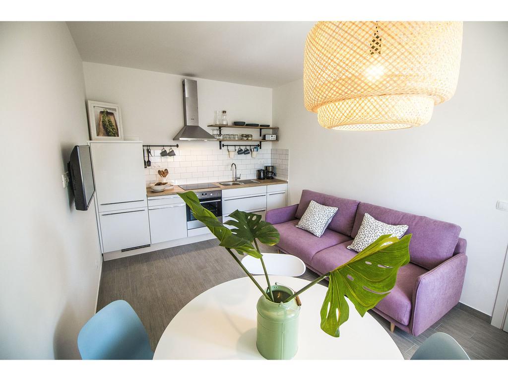 Apartment Sur La Plage Podstrana Bagian luar foto
