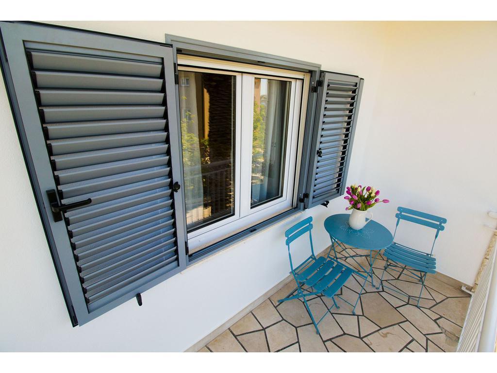 Apartment Sur La Plage Podstrana Bagian luar foto